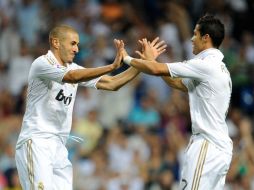 Cristiano Ronaldo y Karim Benzema durante el juego contra Galatasaray en el torneo de Santiago Bernabeu. AFP  /