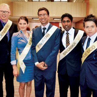 Ovacionan a Adrián Alonso en la ONU