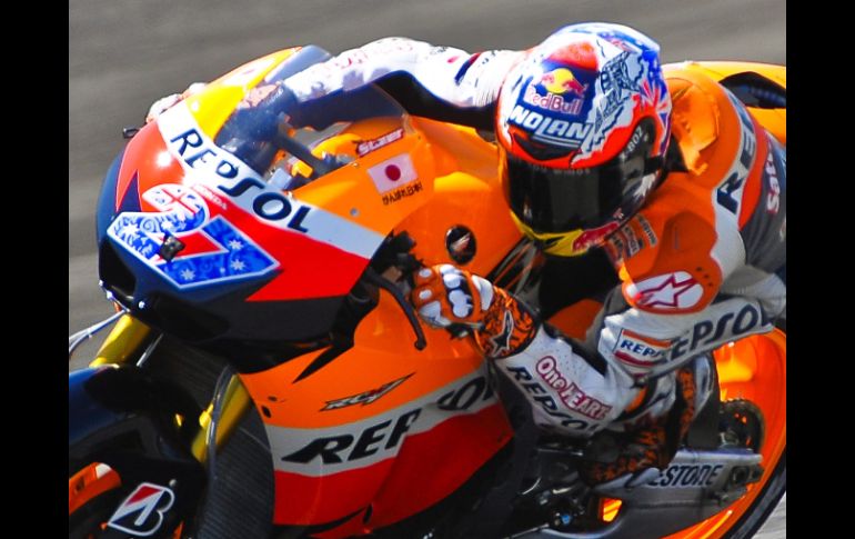 El piloto australiano de Honda Casey Stoner durante los entrenamientos libres de MotoGP. EFE  /