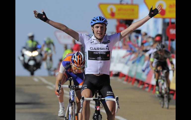 El irlandés Daniel Martin, se impone en el tramo entre Villacastín y el Alto de La Covatilla. AFP  /