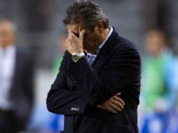 La imagen del técnico Tomas Boy habla de lo que fue el partido que cerró la Jornada 6 entre Morelia y Puebla. MEXSPORT  /