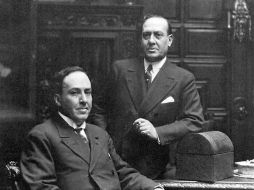 El poeta, junto a su hermano Antonio Machado. ESPECIAL  /