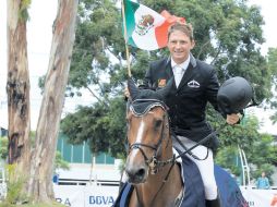 El jinete Alberto Michán, a lomos de ''Rosalía La Silla'' dominó el selectivo de salto. A. CAMACHO  /
