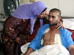 Un soldado sirio herido se recupera hoy, en un hospital de Damasco. EFE  /