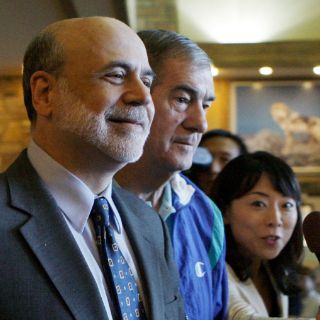Atención gira de nuevo a Bernanke mientras Fed evalúa opciones