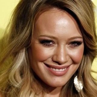 Indemnizan a Hilary Duff con cien mil dólares