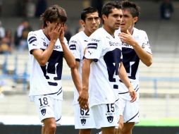Jugadores de Pumas durante partido de la jornada siete ante Cruz Azul. MEXSPORT  /