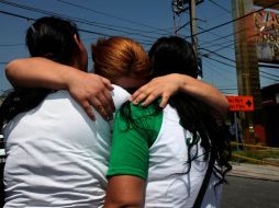 Familiares de trabajadores que murieron en el incendio, acudieron a las afueras del centro de juegos para exigir justicia. EL UNIVERSAL  /