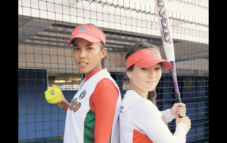 María Luisa Hernández (izq.) y Gaby Álvarez son las dos integrantes de la selección nacional nacidas en Jalisco. A. CAMACHO  /