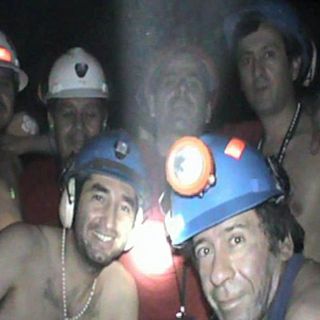 Pensión de gracias a 14 de los 33 mineros chilenos