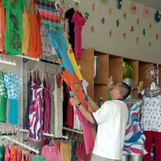 Cierran 259 firmas de industria del vestido