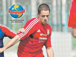 Javier Hernández se mostró muy participativo en el primer entrenamiento del Tricolor en territorio polaco. MEXSPORT  /