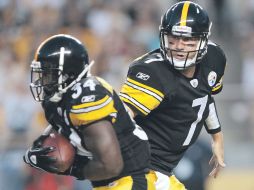 Ben Roethlisberger (der.) ha sido un factor para que los Acereros sigan teniendo una nutrida afición en México. GETTY IMAGES SPORT  /