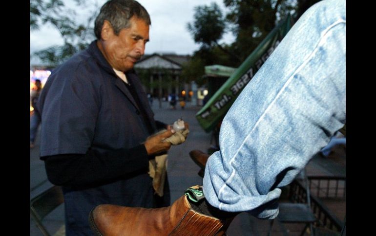 Boleros y demás prestadores de servicios preparados para temporada alta. ARCHIVO  /
