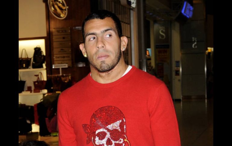 CArlos Tévez en el aeropuerto de Argentina. AP  /