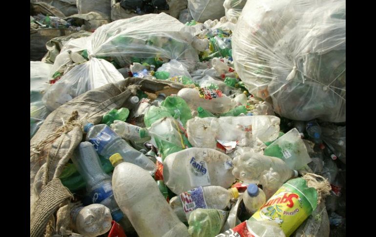 Mediante este proyecto se han reciclado 300 kilogramos de plástico, entre otros desechos. ARCHIVO  /