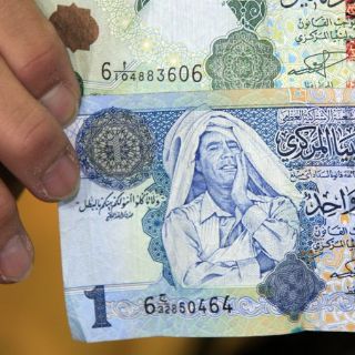 Fuerza Aérea Británica lleva a Libia dinero caído del cielo