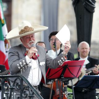 Reciben mes patrio con maratón de mariachi