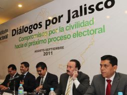 Al foro, asistió Miguel Ángel Monraz, presidente del PAN en Jalisco y repreesentantes de los demás partidos políticos. M. FREYRIA  /