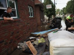 Las inundaciones empezaron a ceder en zonas de EU devastadas por ''Irene'', pero algunos residentes aún padecen sus efectos. AFP  /