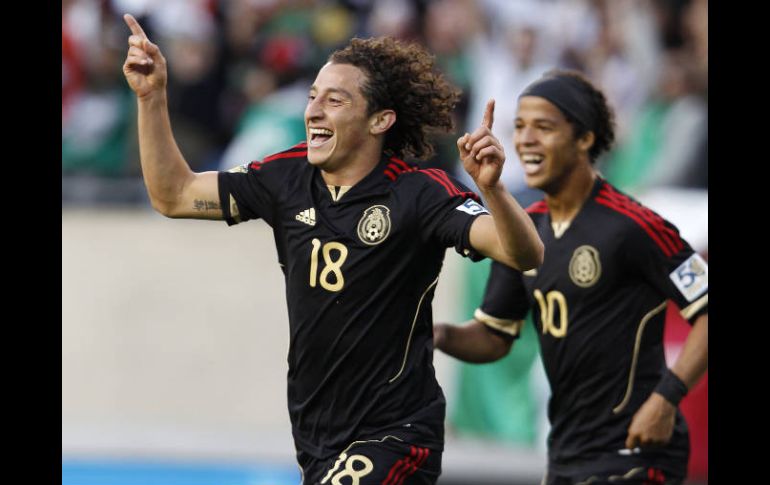 Andrés Guardado viste la playera de la Selección Mexicana en el marco de la Copa Oro 2011. EL UNIVERSAL  /