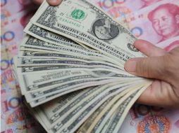 El dólar libre se vende hasta en 12.45 pesos, tres centavos menos respecto al cierre de ayer. NOTIMEX  /