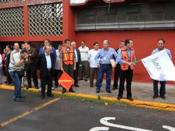 El alcalde de Tlaquepaque, Miguel Castro, asistió al arranque del programa en la escuela Adolfo López Mateos. A. CAMACHO  /