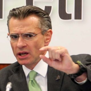 Pemex aumenta participación en Repsol con deuda