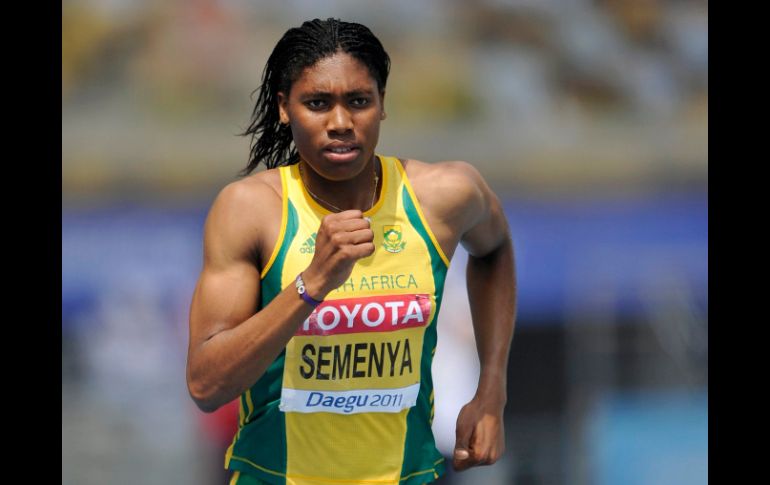 Caster Semenya durante la primer ronda de la prueba de 800 metros femeninos en los Mundiales en Daegu. REUTERS  /