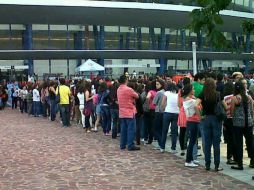 Fans de la artista estadounidense comienzan a hacer fila para el recital. E.ESPARZA  /