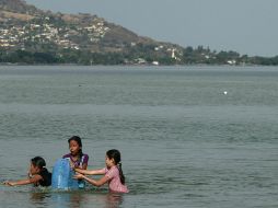 Las lluvias de los últimos días han provocado un incremento de un centímetro en el nivel del Lago de Chapala. ARCHIVO.  /