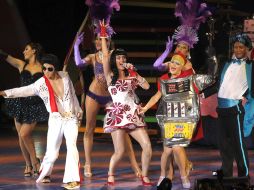 Katy Perry se hizo presente en el Telmex deleitando a los presentes. S. NÚÑEZ  /