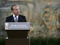 Felipe Calderón, se dirige al público durante su quinto informe. REUTERS  /