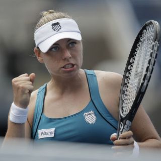 Avanza Zvonareva a octavos de final de US Open