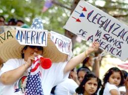 Los grupos hispanos en EU son los que más resienten la crisis. ARCHIVO  /