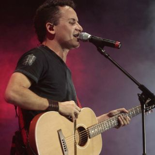 Fonseca presenta su nuevo sencillo ''Desde que no estás''