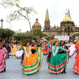 Establecen récord de baile folclórico