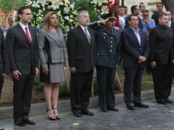 Por la mañana, González Márquez encabezó una guardia de honor para el ex gobernador Marcelino García Barragán. ESPECIAL  /