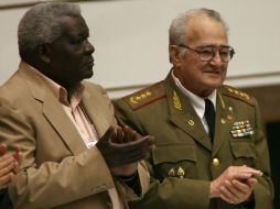 Julio Casas Regueiro junto con el Vicepresidente Esteban Lazo. REUTERS  /