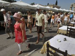 Una de las medidas tomadas por Grecia para sortear la crisis es el aumento del IVA en los restaurantes. EFE  /