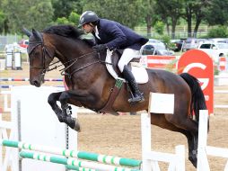José Antonio Vallarta, a lomos de “Gibson”, conquistó la prueba estelar con un tiempo de 39.52 segundos. A. CAMACHO  /