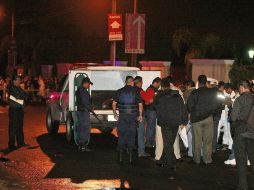 El lugar quedó acordonado por policías, además de cerrarse a la circulación el sector del Barrio Antiguo. ARCHIVO  /