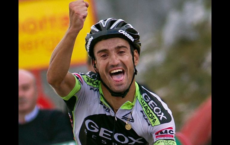 El cántabro Juan José Cobo (Geox) hizo una excelente ascensión al temible Angliru. AFP  /