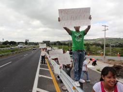 Colonos realizan la cuarta manifestación para inconformarse con el peaje. A. HINOJOSA.  /