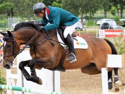 Enrique González montando a Obelix durante la competencia. A. CAMACHO  /
