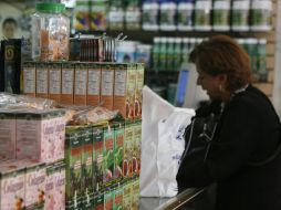 Autoridades sanitarias recomiendan a la población evitar la compra de productos “milagro” que ofrecen resultados rápidos. M FREYRÍA.  /