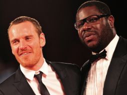 El director británico Steve McQueen (derecha), junto al protagonista de la cinta Shame, el alemán Michael Fassbender. AFP  /