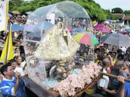 La romería festeja la aparición de la imagen hace 400 años, en 1612, ante tres pescadores que iban en una barca. AP  /