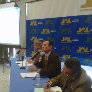 Presentan daños por toma del edificio de La Normal