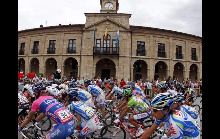 Fue en la décimo quinta etapa que Tomm Boonen se fractura la muñeca. EFE  /